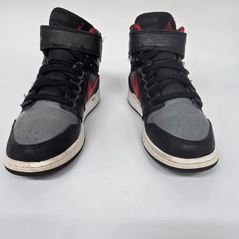 Nike Air Jordan 1 Mid FlyEase GS Black Red Grey Youth 5Y / Women's 6.5 Shoes